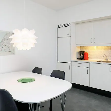 Lxxxiii Apartment *