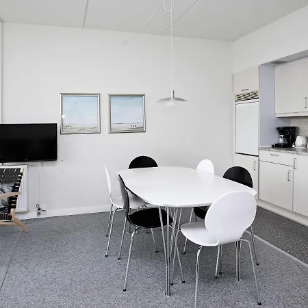 Lxxxiii Apartment *